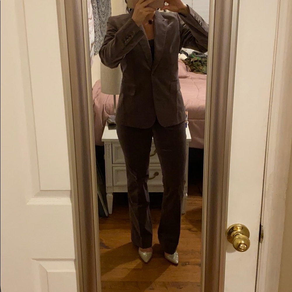 GUCCI PANT SUIT, SIZE 44, 1 Button Blazer + Pant